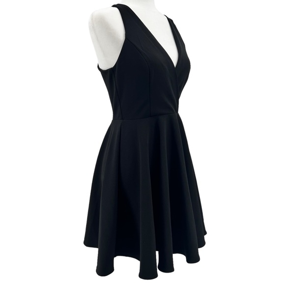 NWT LuLus Black Wonder Whirl Black Twist Back V-neck Skater Dress Women's Size S - Picture 7 of 16